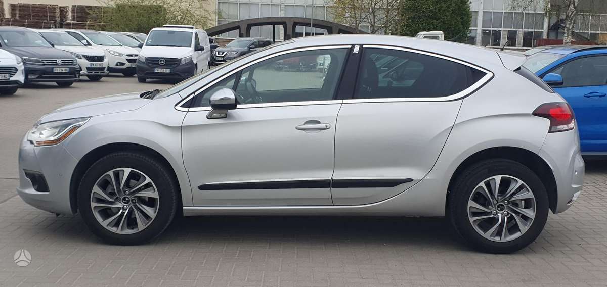 Citroen DS4, 1.2 l., hatchback