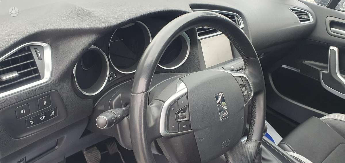 Citroen DS4, 1.2 l., hatchback