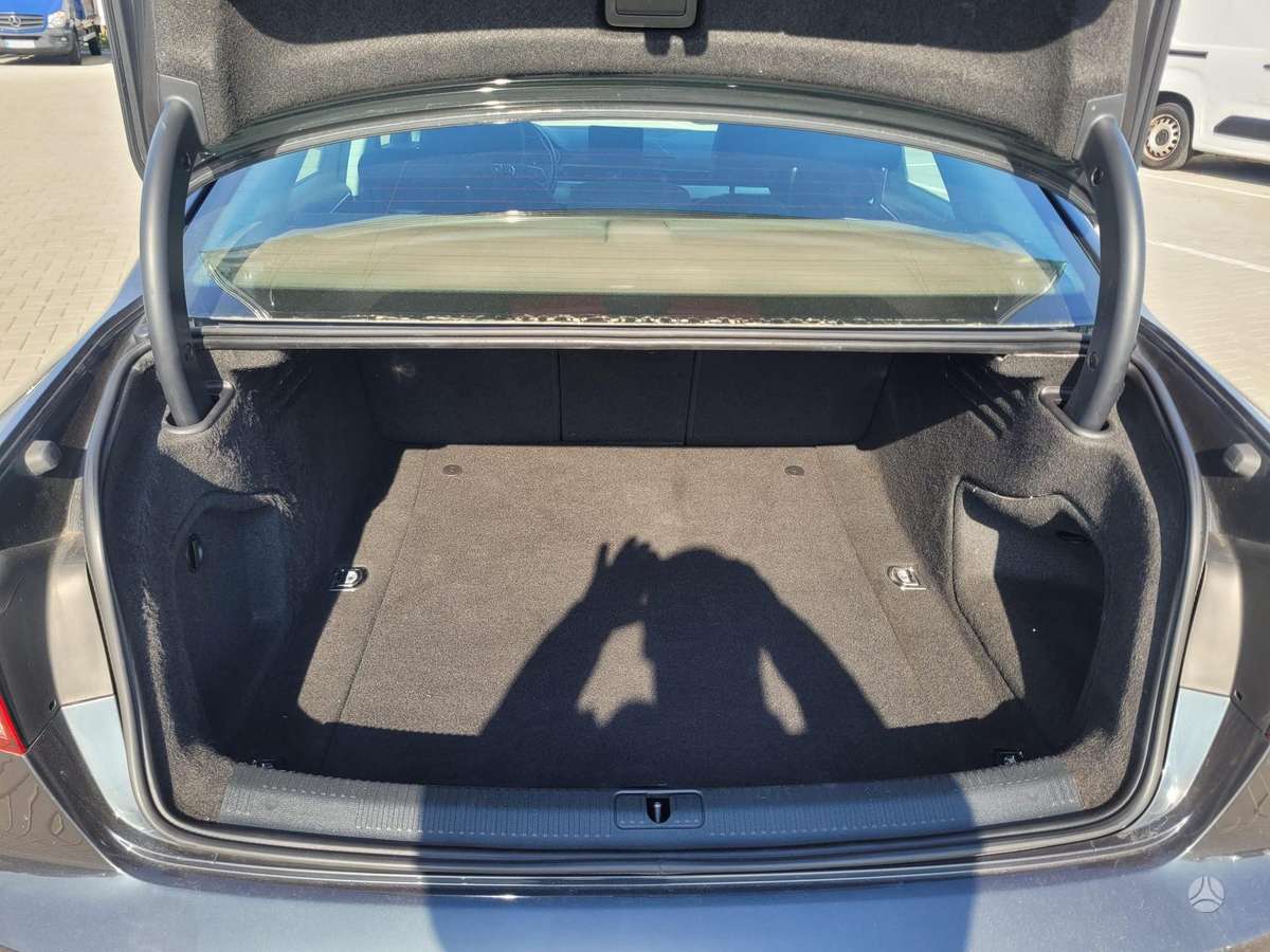Audi A4, 2.0 l., Седан