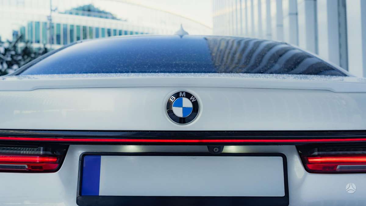 BMW 750, 4.4 l., limousine
