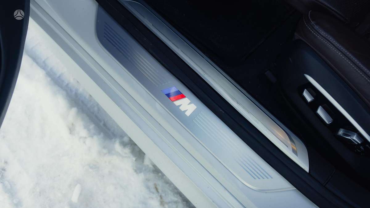 BMW 750, 4.4 l., limousine