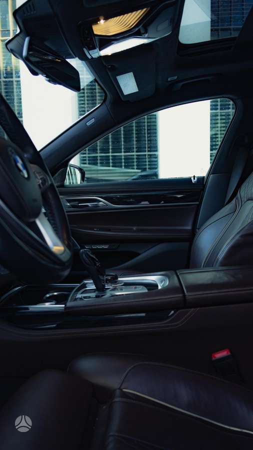 BMW 750, 4.4 l., limousine
