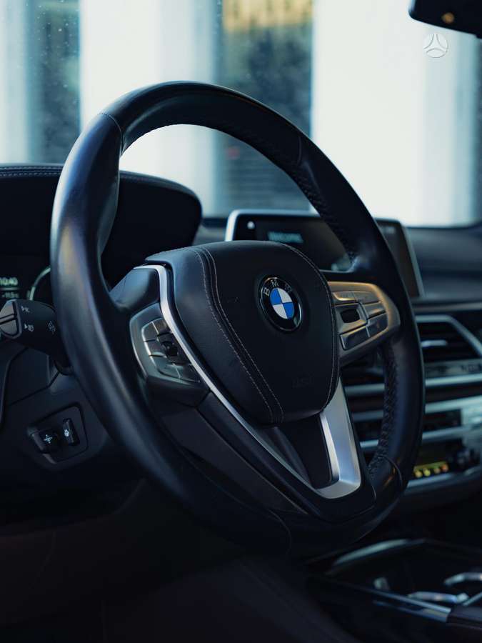 BMW 750, 4.4 l., Лимузин