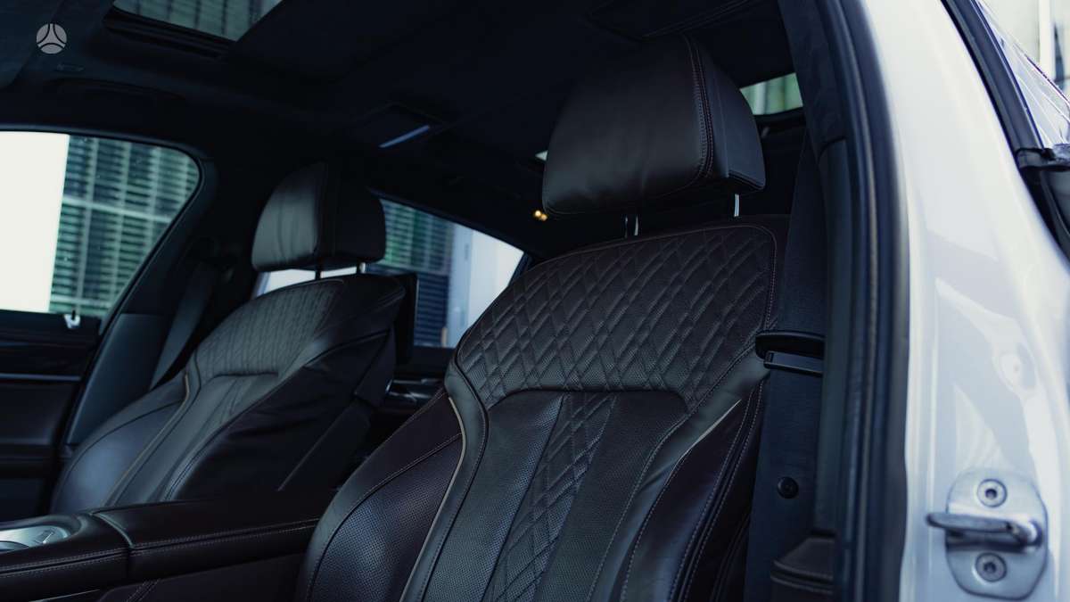 BMW 750, 4.4 l., limousine