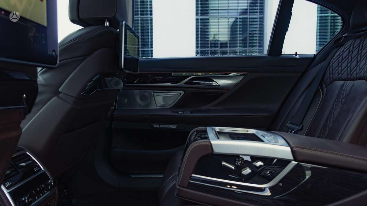 BMW 750, 4.4 l., limousine