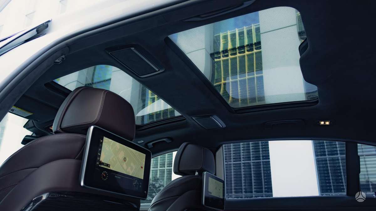 BMW 750, 4.4 l., limousine