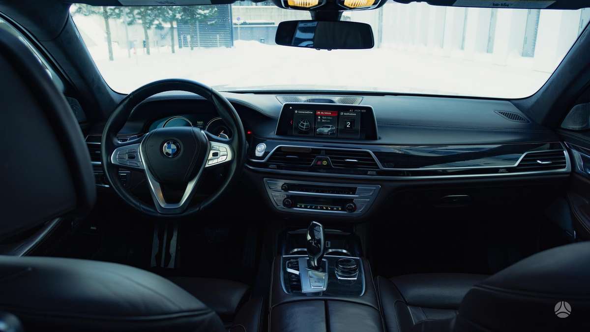 BMW 750, 4.4 l., limousine