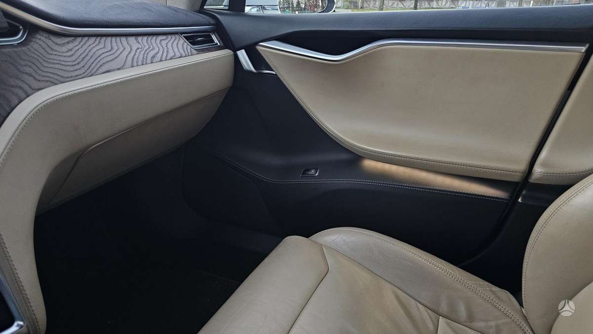 Tesla Model S, 90 кВт·ч, Седан