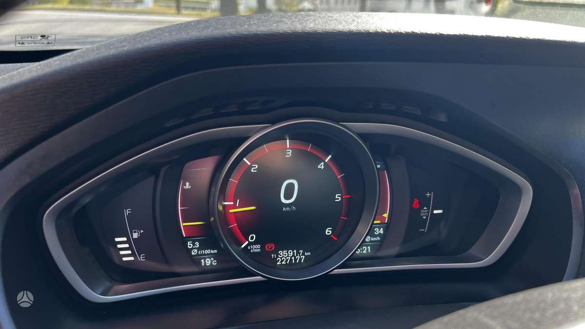 Volvo V40, 2.0 l., Хэтчбек
