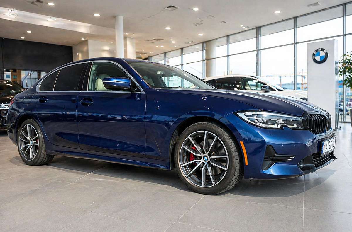 BMW 330, 2.0 l., Седан