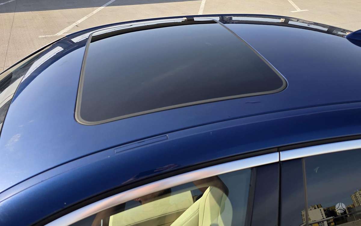 BMW 330, 2.0 l., Седан