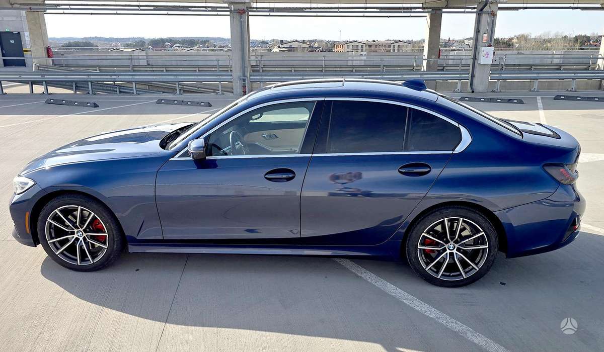 BMW 330, 2.0 l., Седан