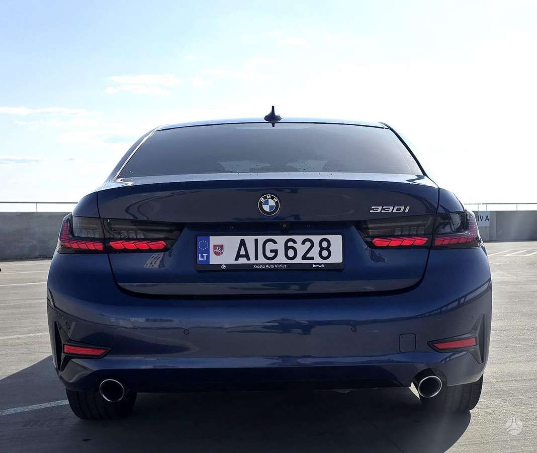 BMW 330, 2.0 l., Седан
