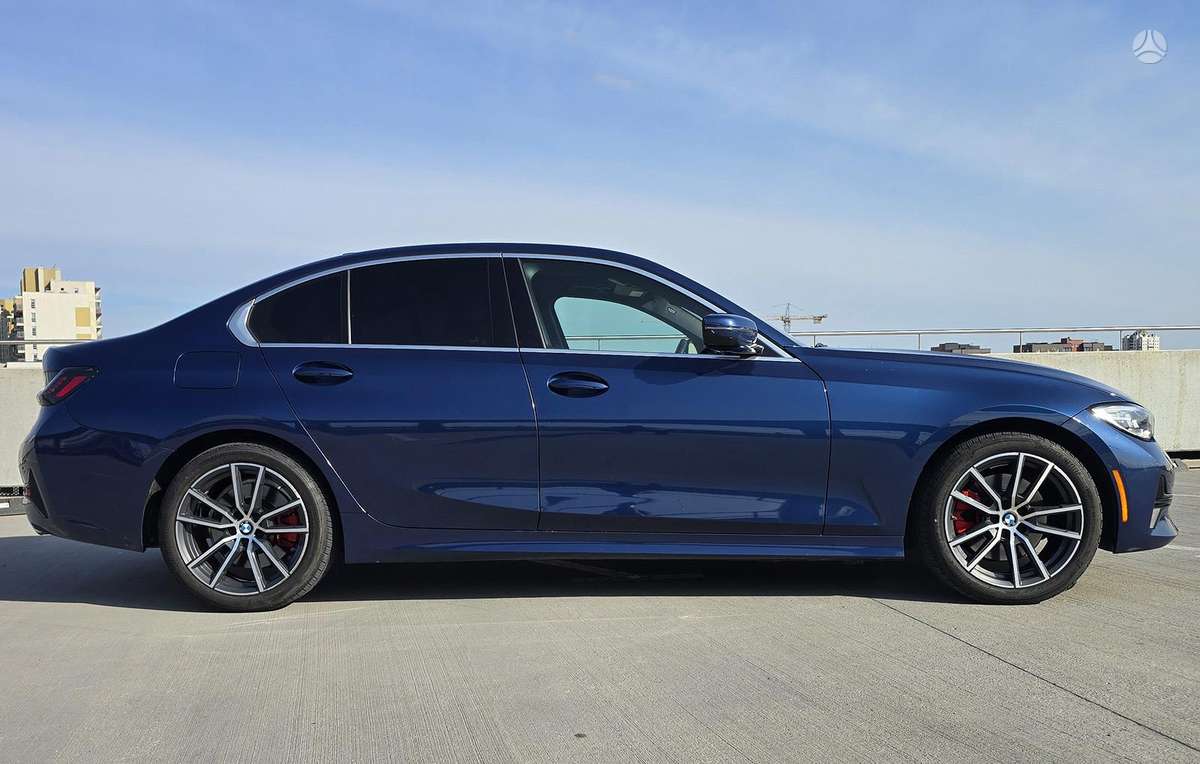 BMW 330, 2.0 l., Седан