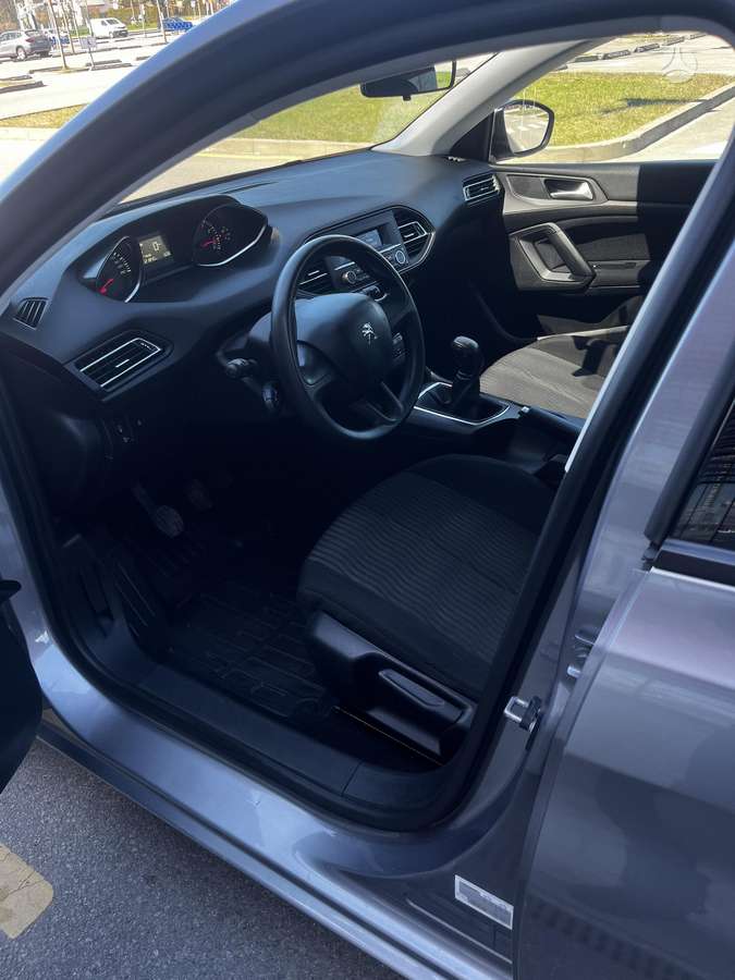 Peugeot 308, 1.2 l., hatchback