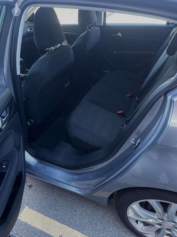Peugeot 308, 1.2 l., hatchback