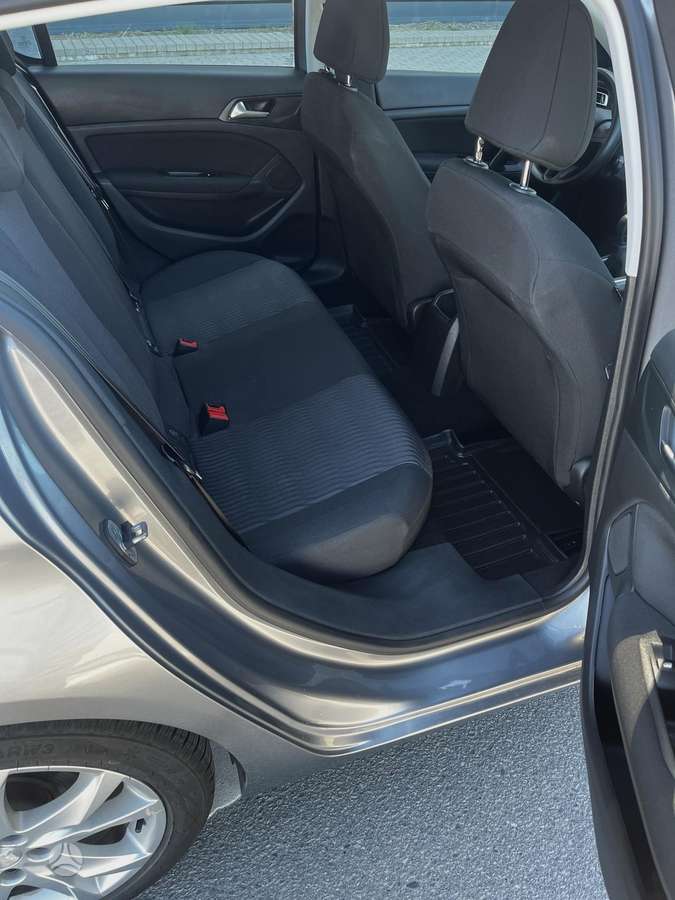 Peugeot 308, 1.2 l., hatchback