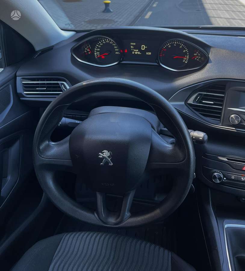 Peugeot 308, 1.2 l., hatchback
