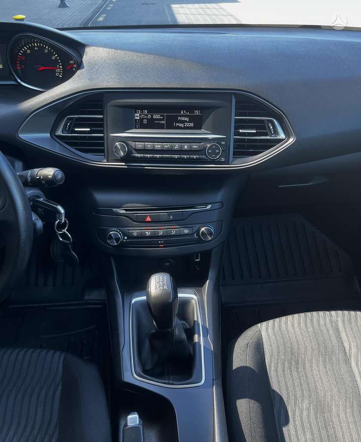 Peugeot 308, 1.2 l., hatchback