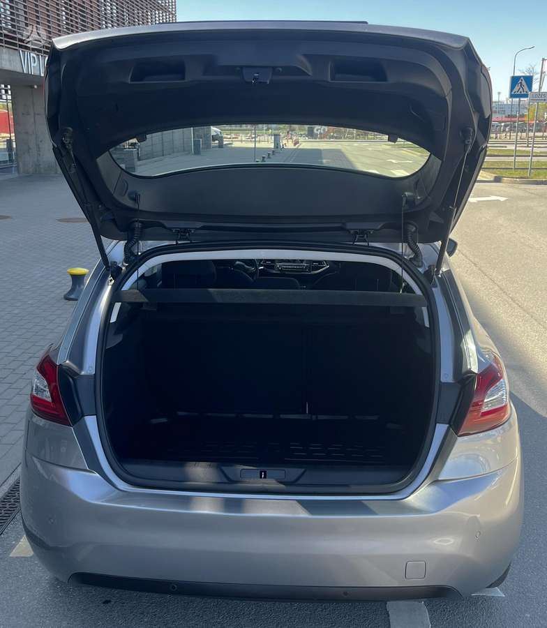 Peugeot 308, 1.2 l., hatchback
