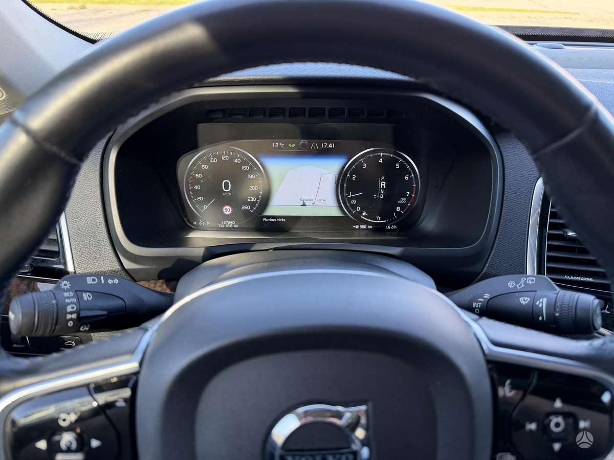 Volvo XC90, 2.0 l., off-road / crossover