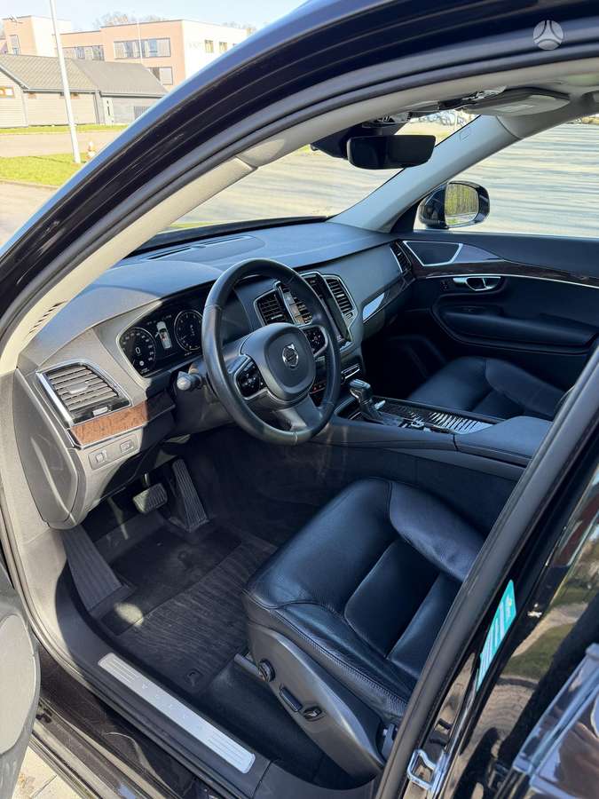 Volvo XC90, 2.0 l., off-road / crossover
