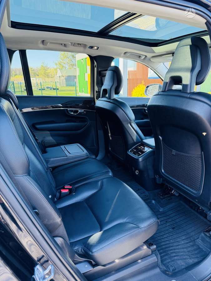 Volvo XC90, 2.0 l., off-road / crossover