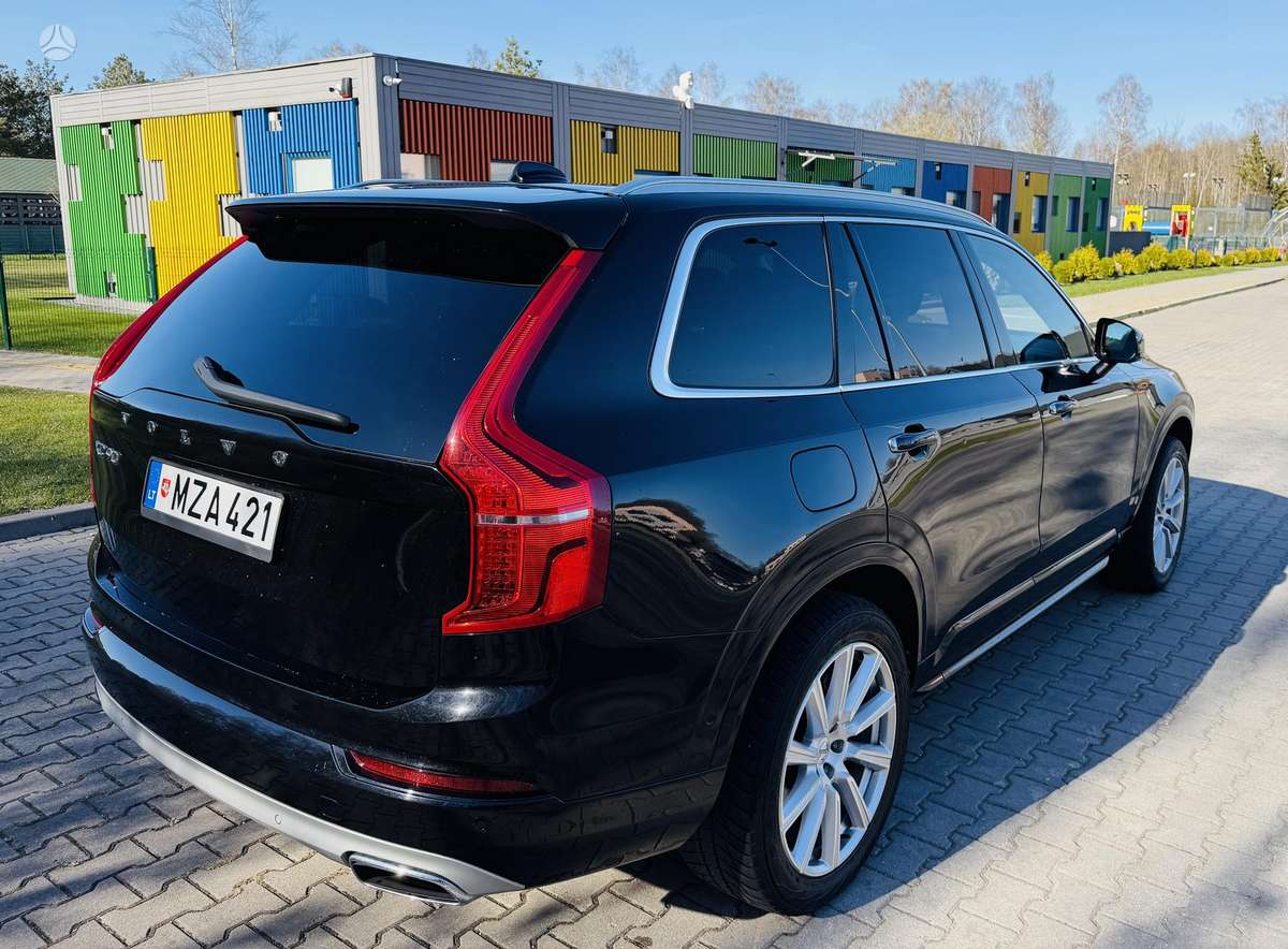 Volvo XC90, 2.0 l., off-road / crossover