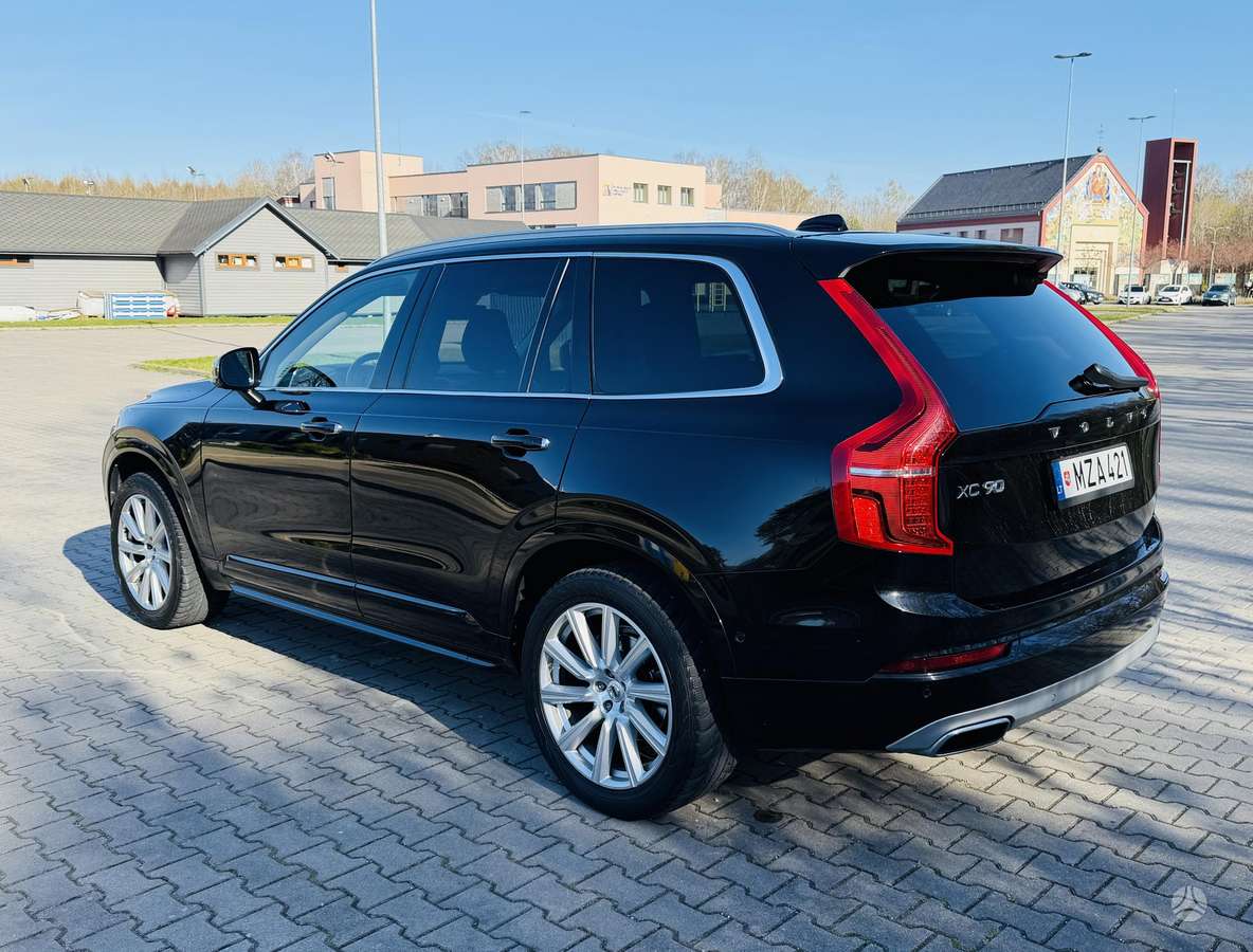 Volvo XC90, 2.0 l., off-road / crossover