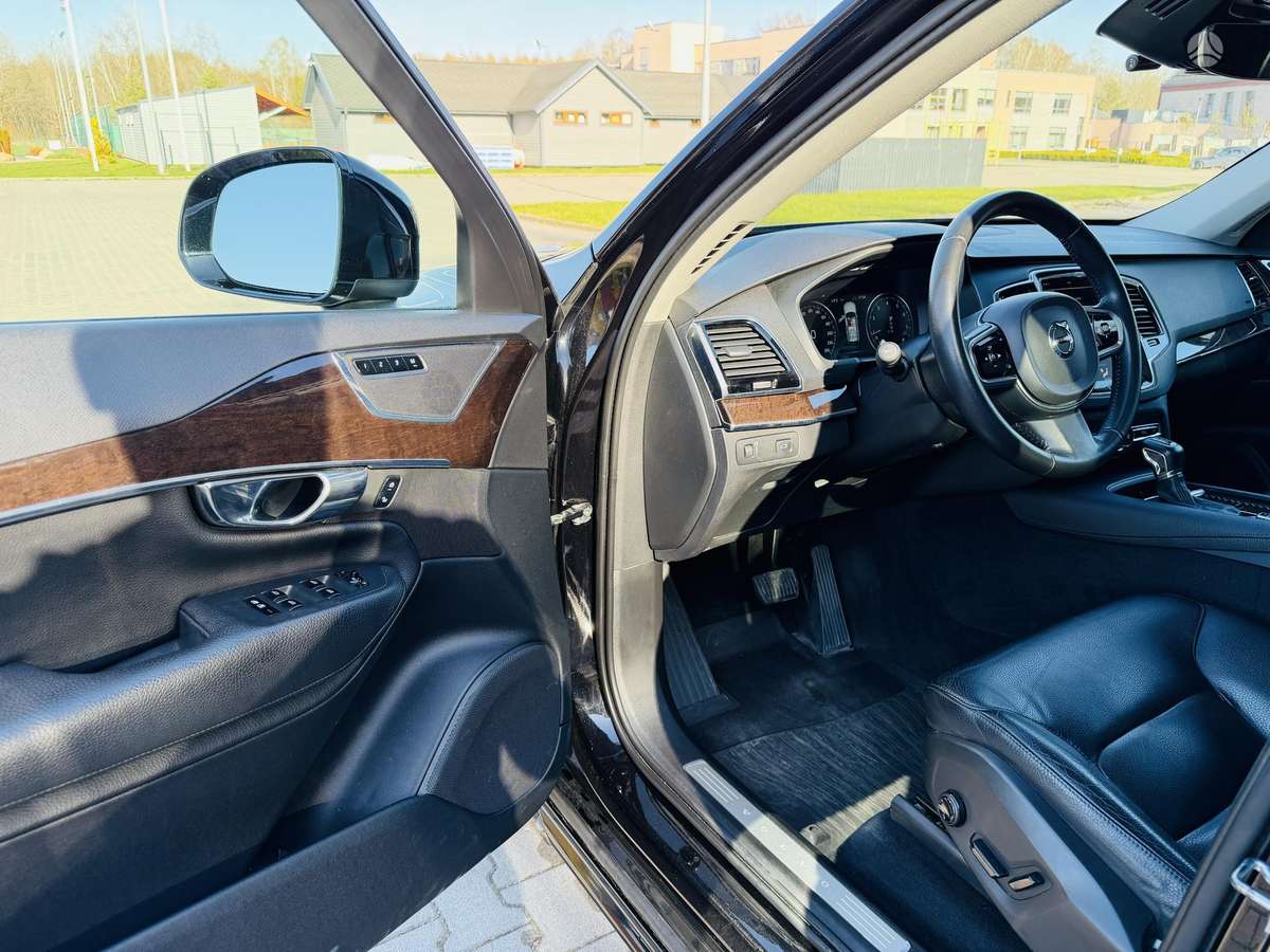Volvo XC90, 2.0 l., off-road / crossover
