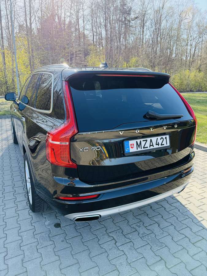 Volvo XC90, 2.0 l., off-road / crossover