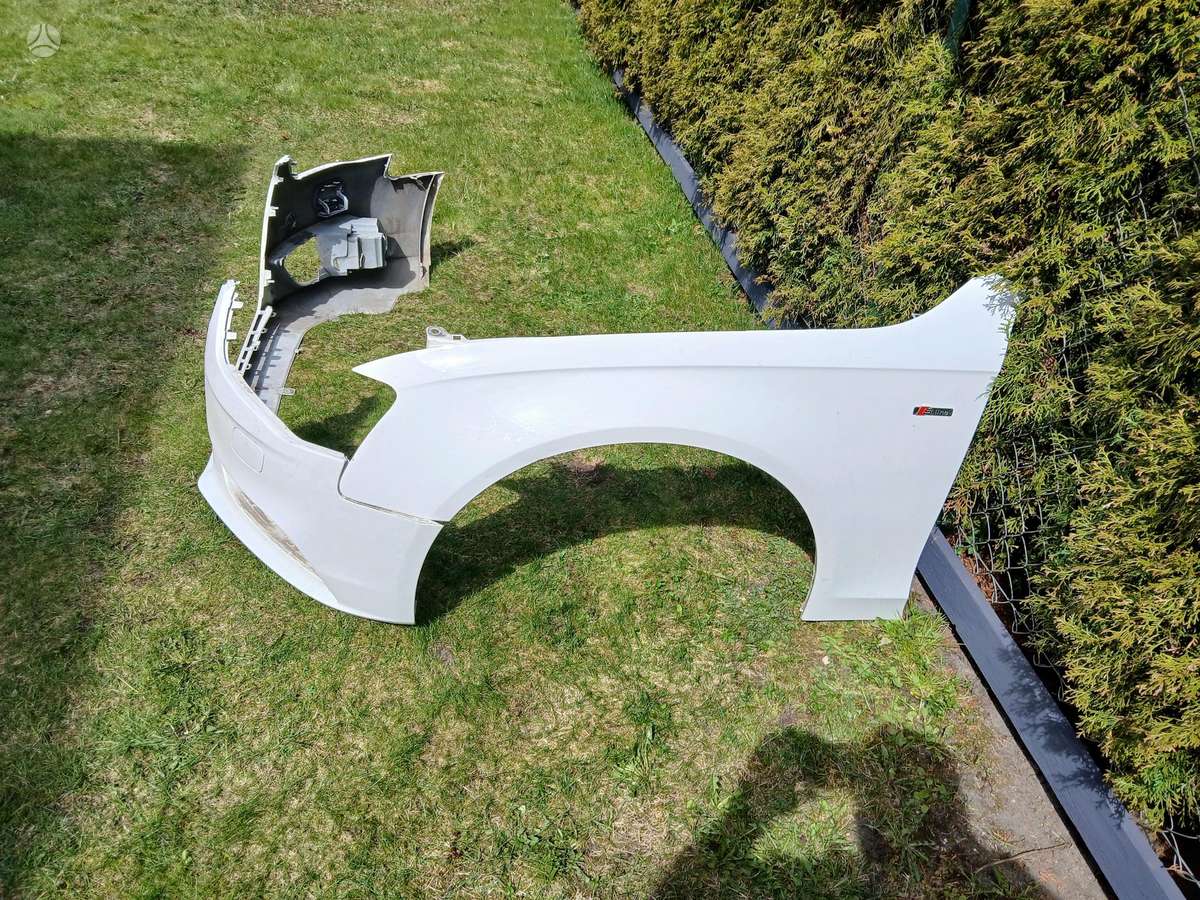 Audi A4 sparnai