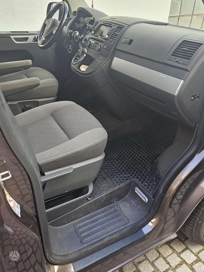 Volkswagen Multivan, 2.0 l., passenger minibus