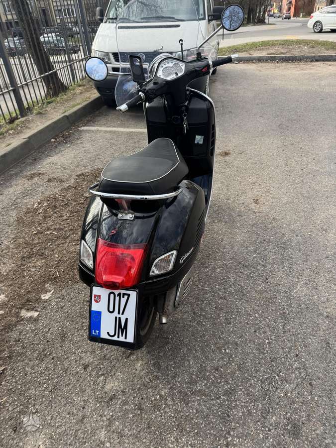 Piaggio Vespa 125cc, мотороллеры / мопеды