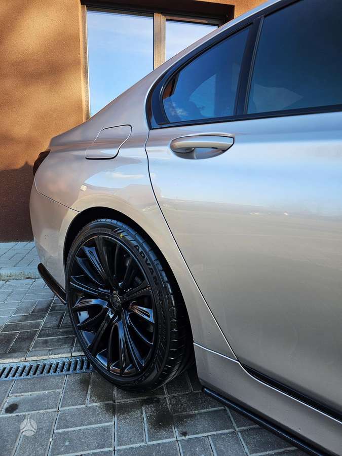 BMW 740, 3.0 l., Седан