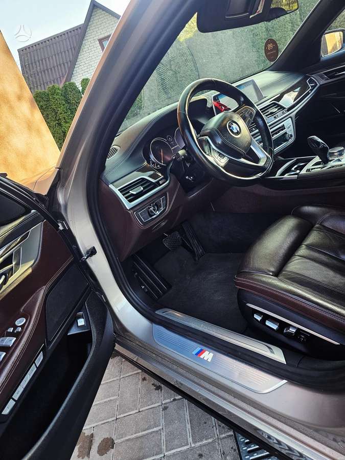 BMW 740, 3.0 l., Седан