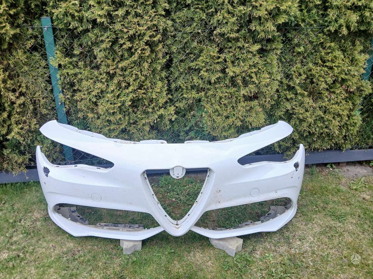 Alfa Romeo Giulia bumpers
