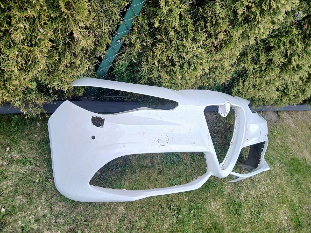 Alfa Romeo Giulia bumpers
