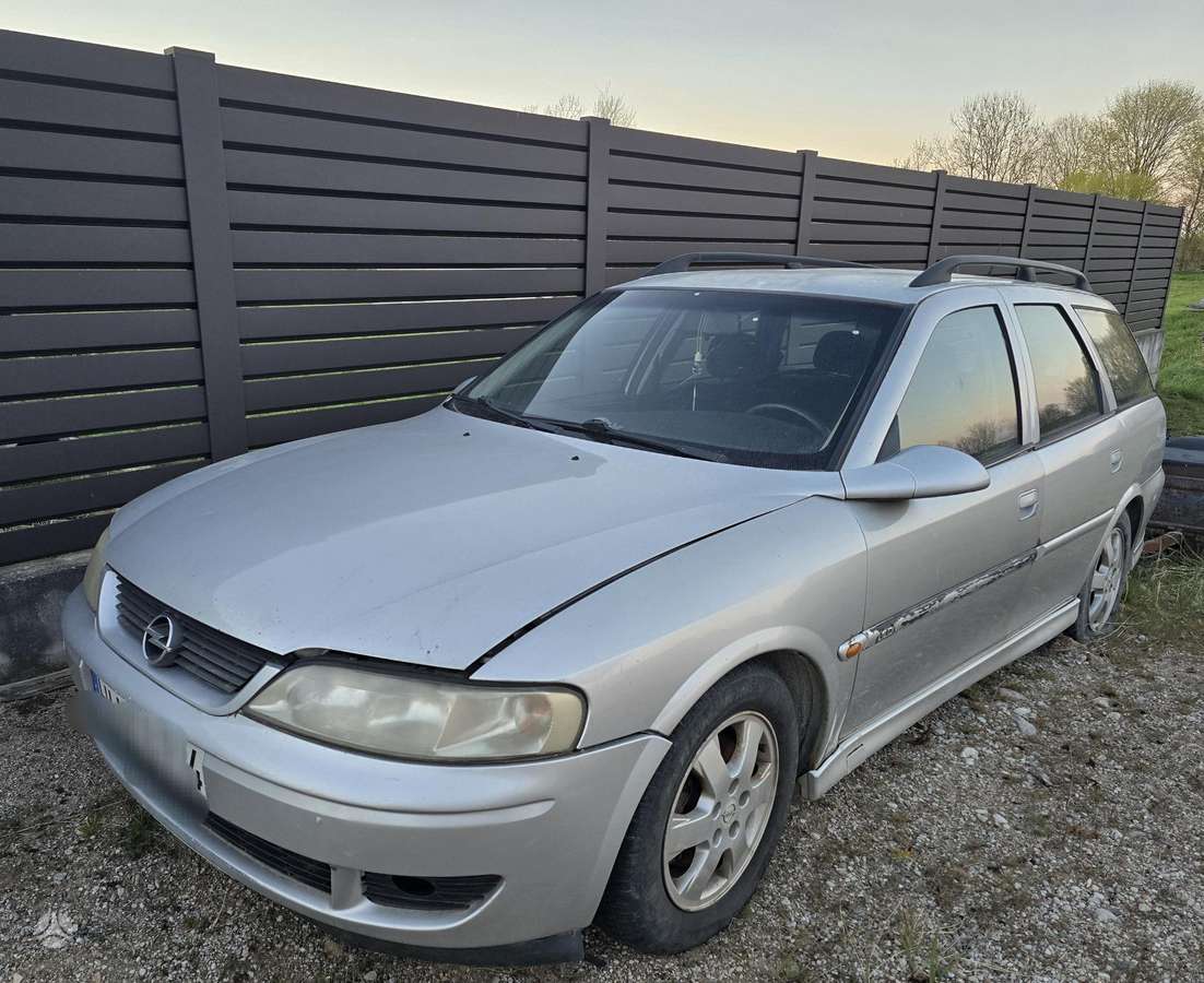 Opel Vectra for parts