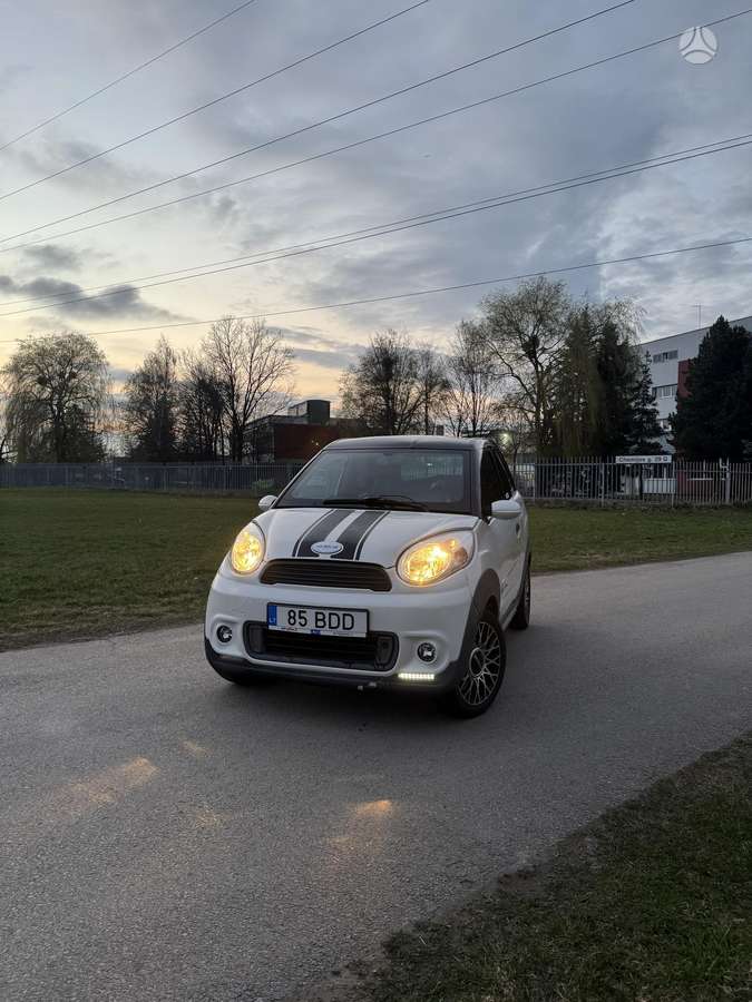 Microcar M8, Хэтчбек