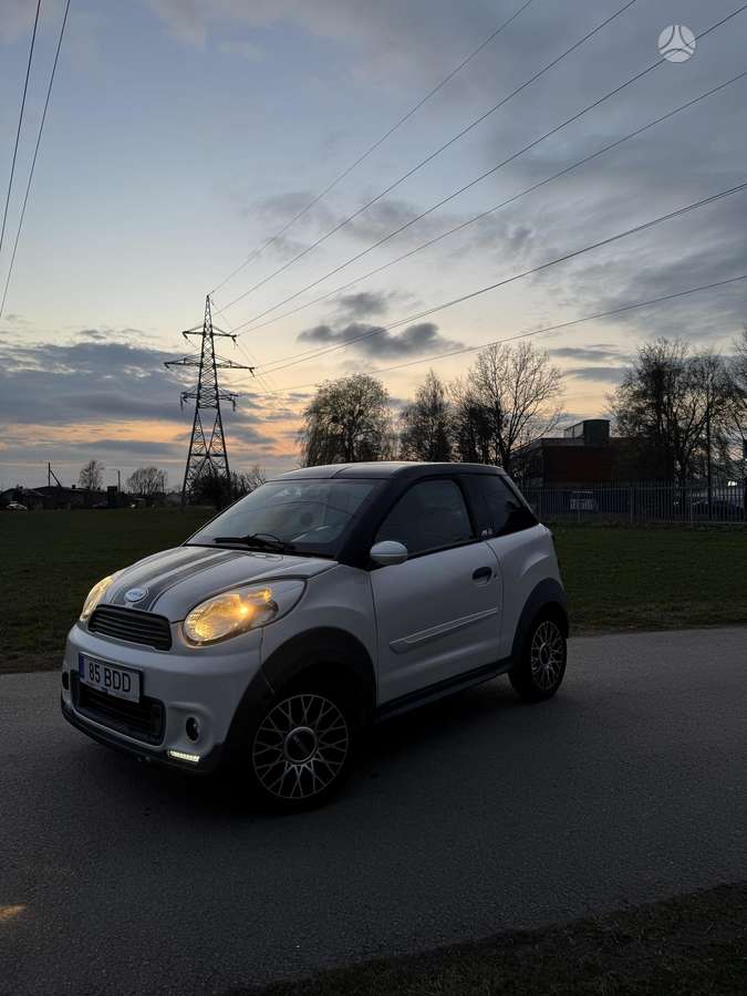 Microcar M8, hatchback