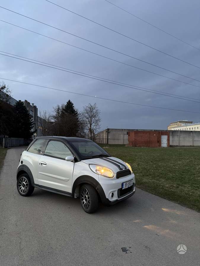 Microcar M8, Хэтчбек