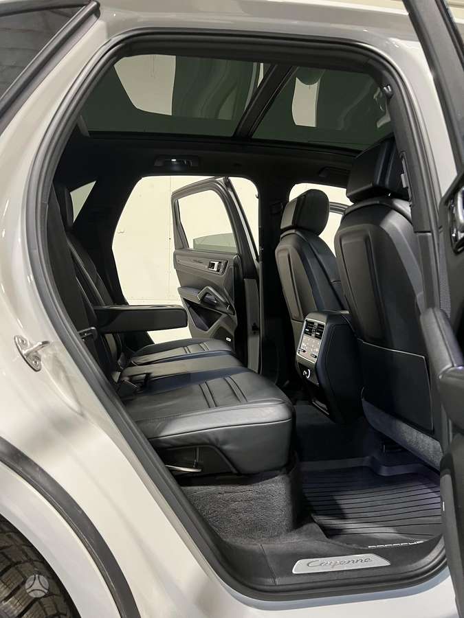 Porsche Cayenne - 5