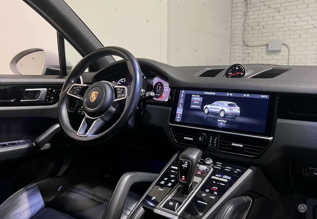 Porsche Cayenne - 2