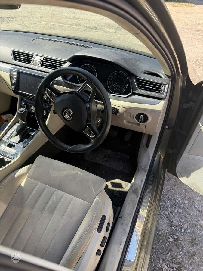 Skoda Superb по частям. Dalis siunčiame