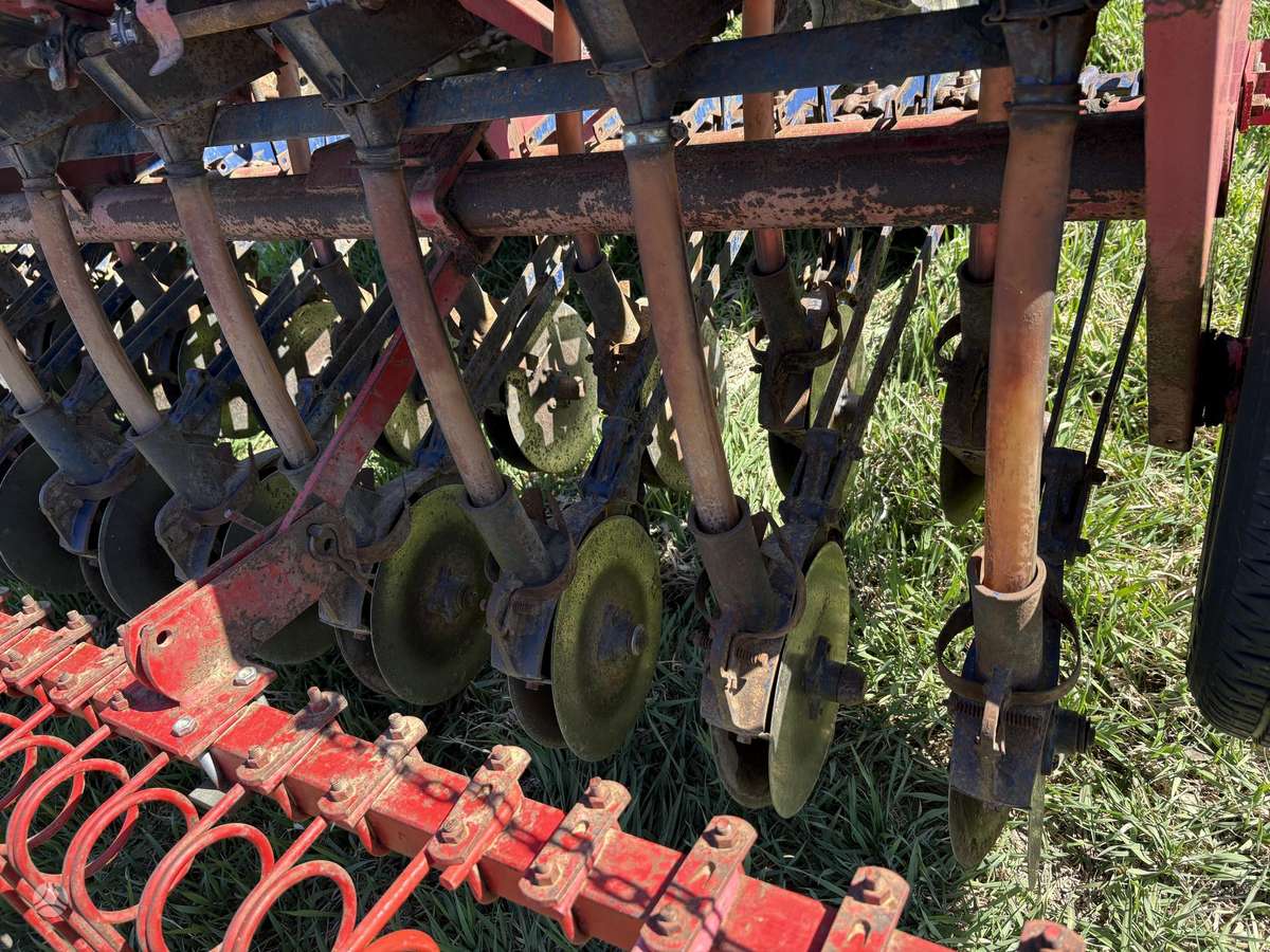 Internacional Internacional, seeders, planters
