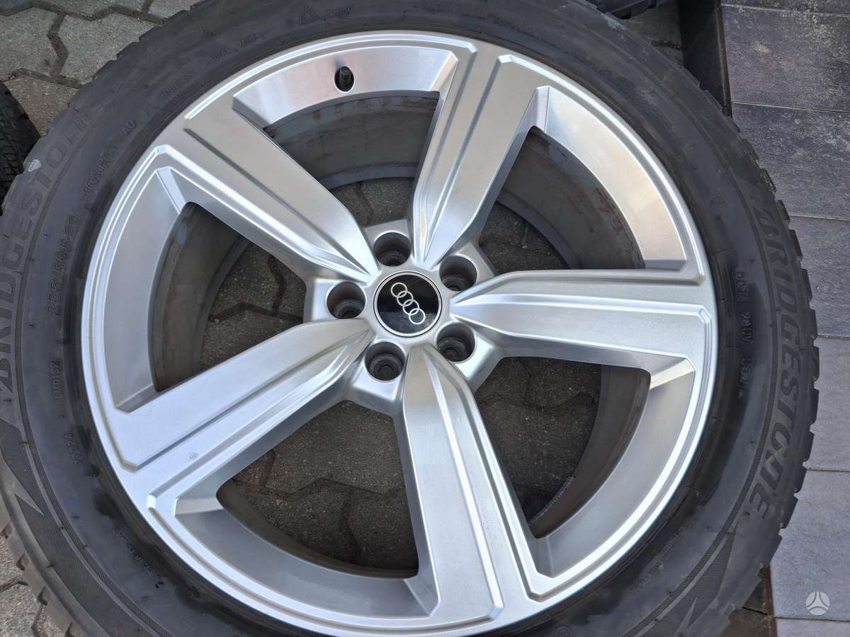 Audi Q7, lengvojo lydinio, R20