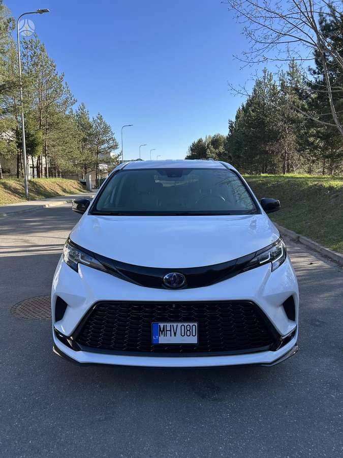 Toyota Sienna - 2