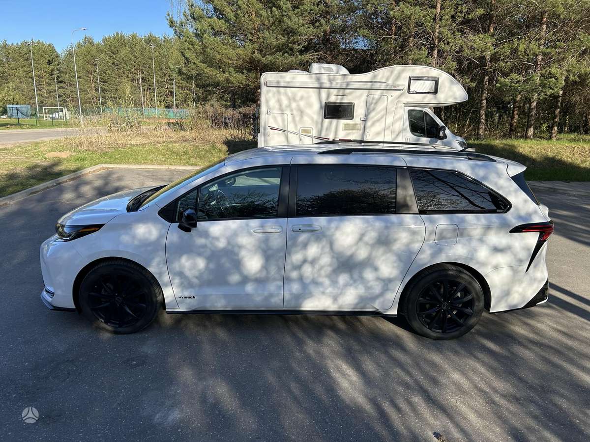 Toyota Sienna - 4