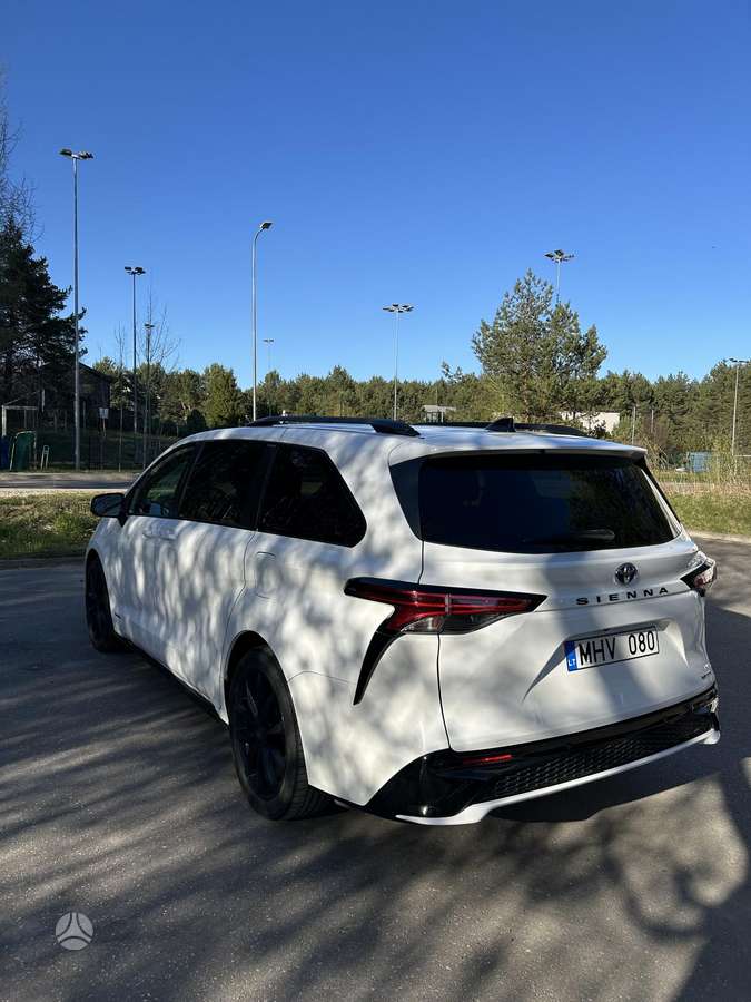 Toyota Sienna - 5